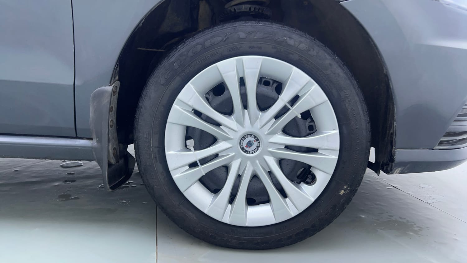 Used 2019 Volkswagen Ameo Comfortline 1.0L (P) Petrol Manual tyres RIGHT FRONT TYRE RIM VIEW