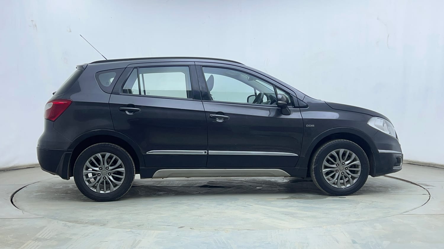 Used 2017 Maruti Suzuki S-Cross Zeta 1.3 Diesel Manual exterior RIGHT SIDE VIEW