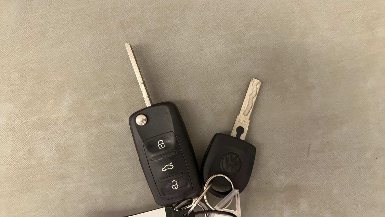 Used 2016 Volkswagen Polo Comfortline 1.2L (P) Petrol Manual extra CAR KEY VIEW
