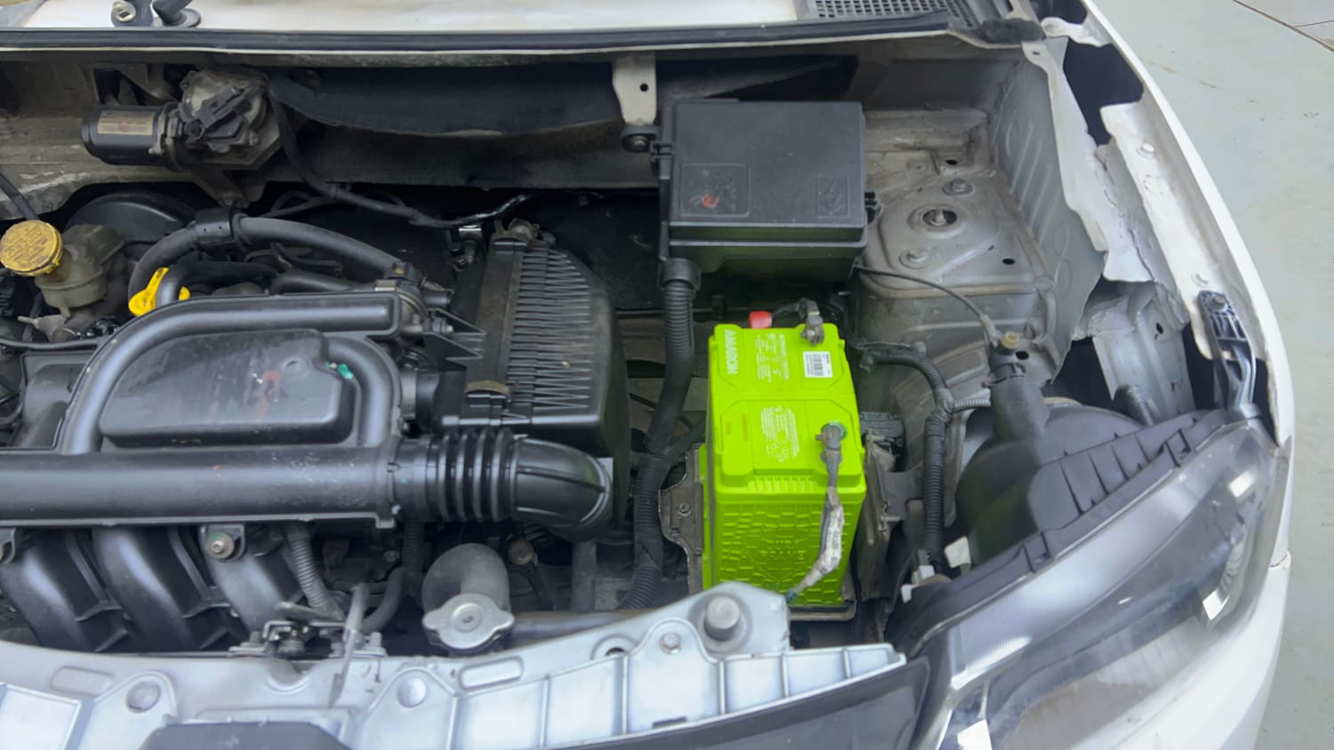 Used 2016 Renault Kwid RXT Petrol Manual engine ENGINE LEFT SIDE VIEW