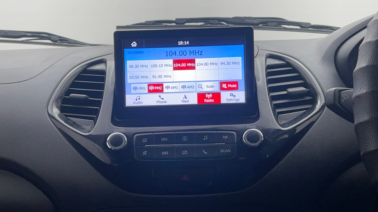 Used 2020 Ford Figo Titanium 1.2 Ti-VCT MT Petrol Manual top_features Touch screen infotainment system