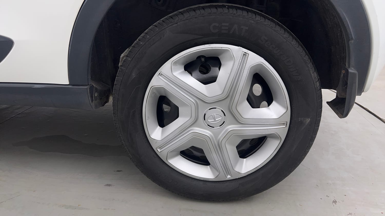 Used 2019 Tata Nexon XM Petrol Manual tyres LEFT REAR TYRE RIM VIEW
