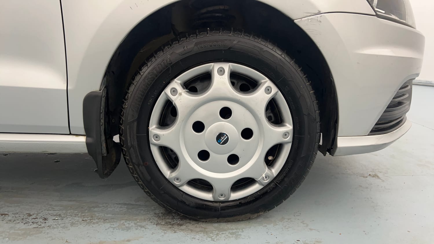 Used 2019 Volkswagen Ameo Comfortline 1.0L (P) Petrol Manual tyres RIGHT FRONT TYRE RIM VIEW