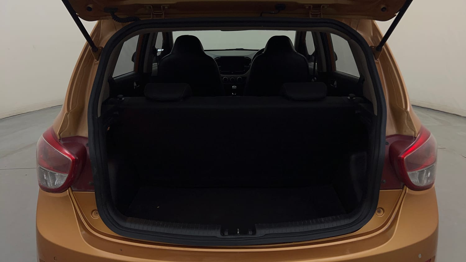 Used 2015 Hyundai Grand i10 Asta 1.2 Kappa VTVT (O) Petrol Manual interior DICKY INSIDE VIEW