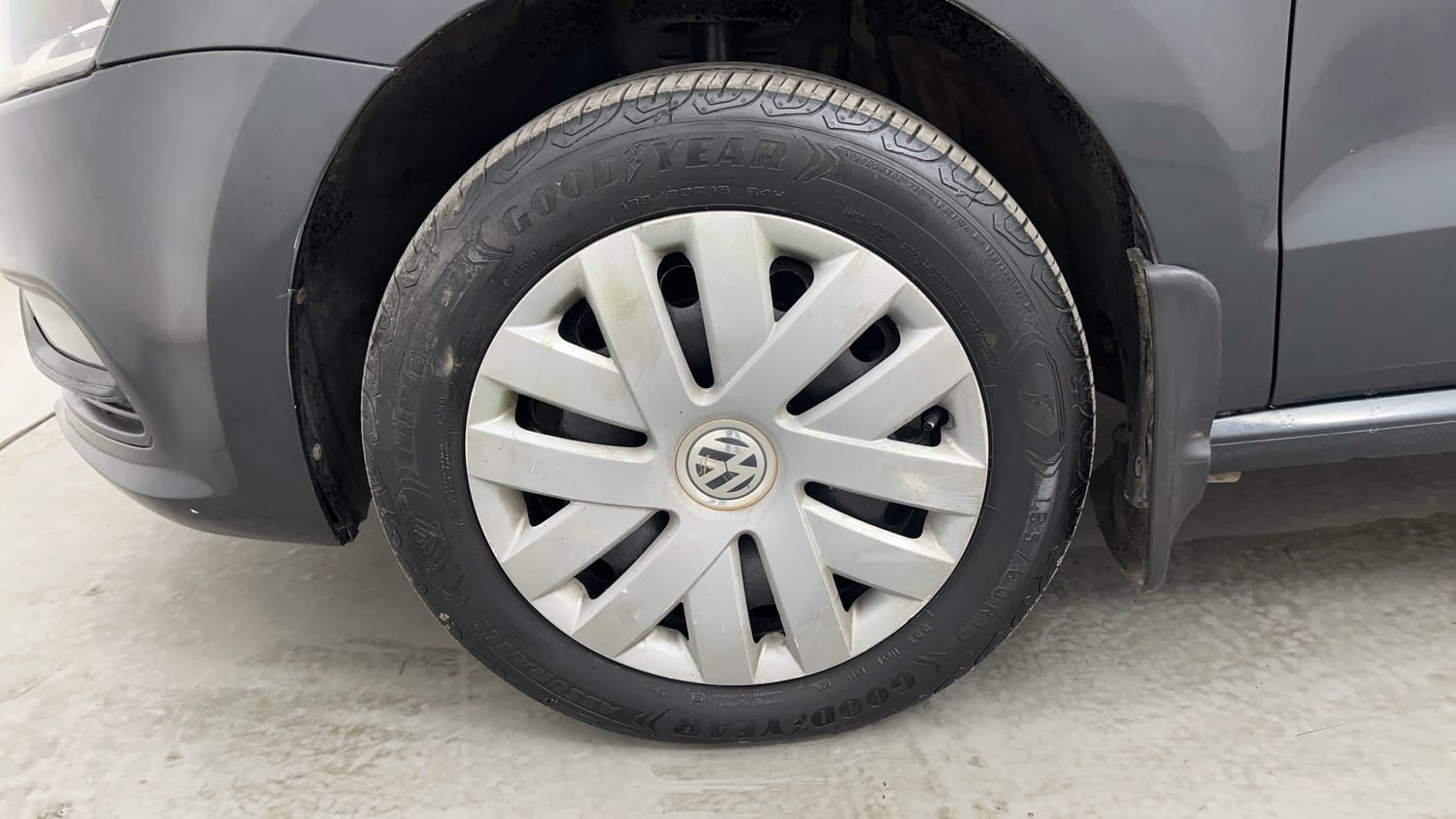 Used 2015 Volkswagen Polo Comfortline 1.2L (P) Petrol Manual tyres LEFT FRONT TYRE RIM VIEW