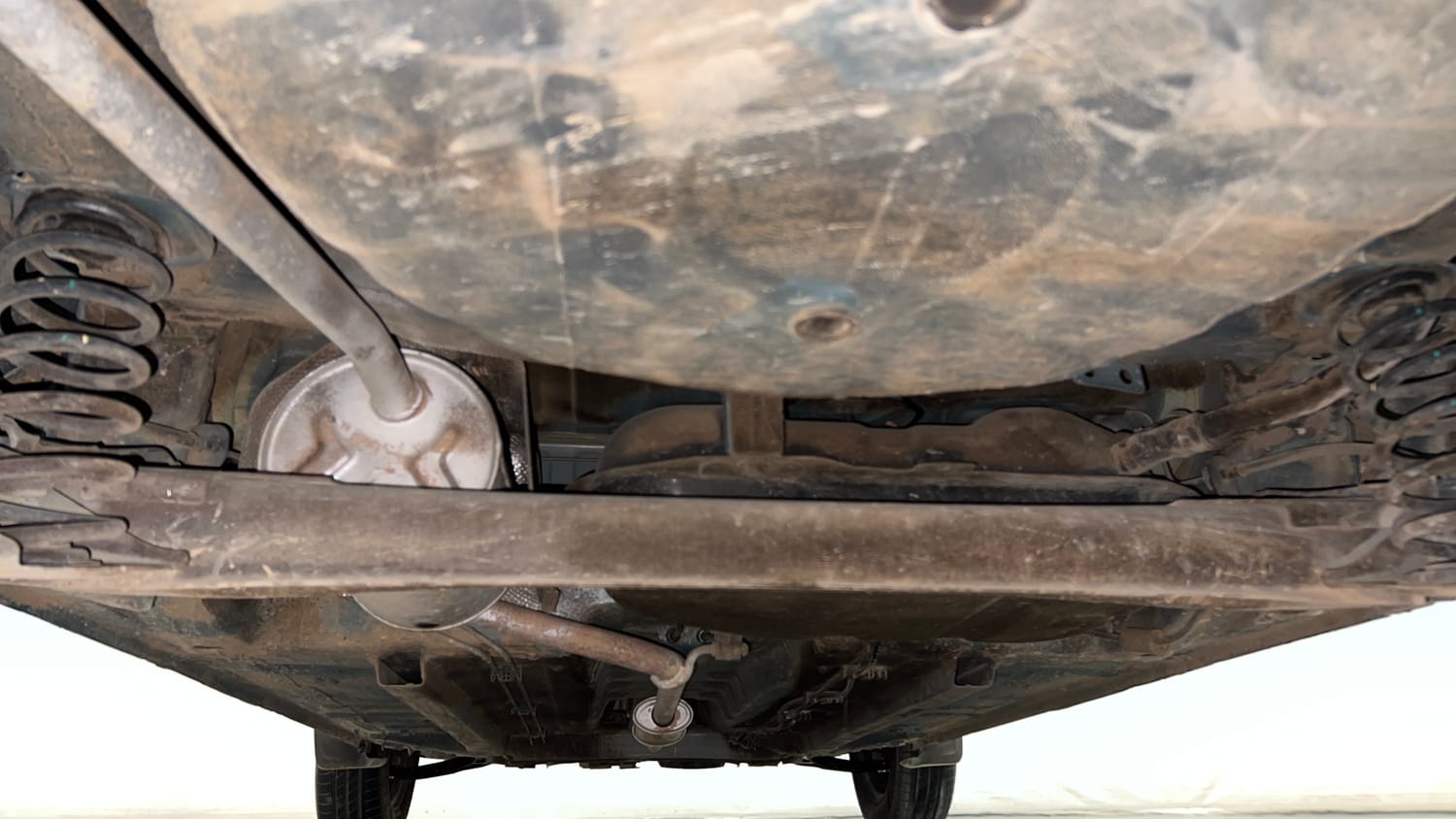 Used 2020 Renault Kwid 1.0 RXT AMT Opt Petrol Automatic extra REAR UNDERBODY VIEW (TAKEN FROM REAR)