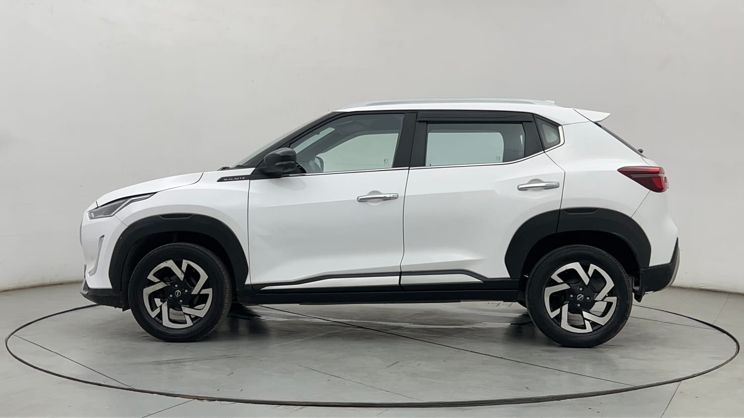 Used 2024 Nissan Magnite XV Premium Turbo CVT Petrol Automatic exterior LEFT SIDE VIEW