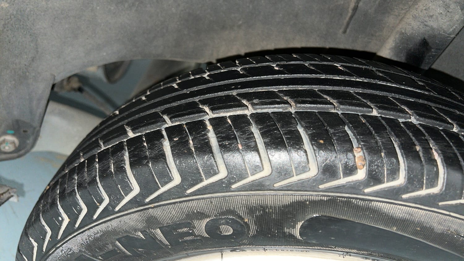 Used 2017 Renault Kwid 1.0 RXT AMT Opt Petrol Automatic tyres LEFT REAR TYRE TREAD VIEW