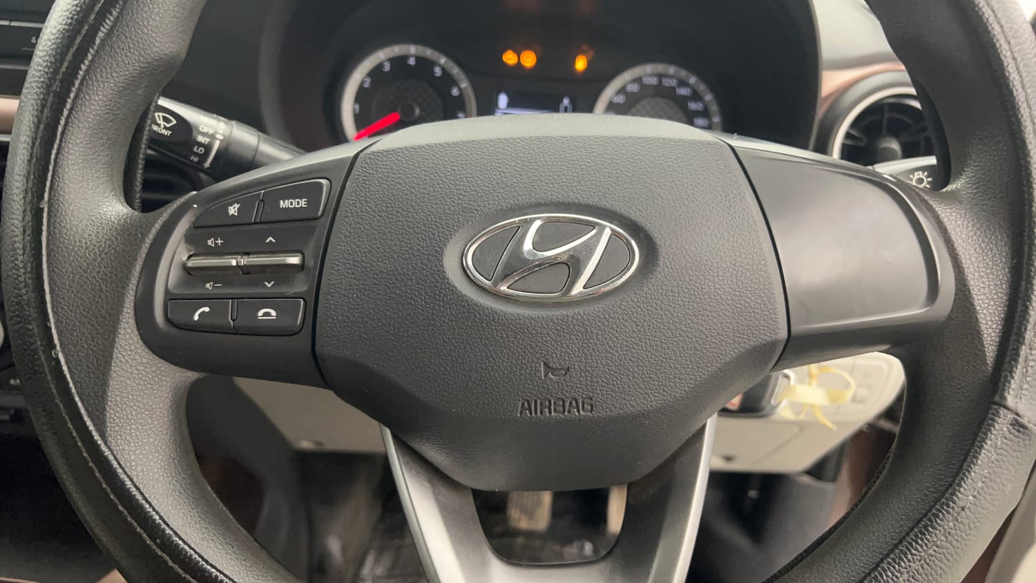 Used 2020 Hyundai Aura S 1.2 Petrol Petrol Manual top_features Steering mounted controls