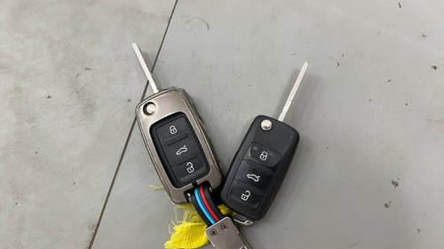 Used 2017 Volkswagen Ameo Highline1.2L (P) Petrol Manual extra CAR KEY VIEW