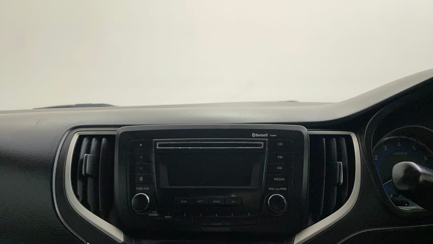 Used 2017 Maruti Suzuki Baleno Zeta 1.2 AT Petrol Automatic top_features Integrated (in-dash) music system