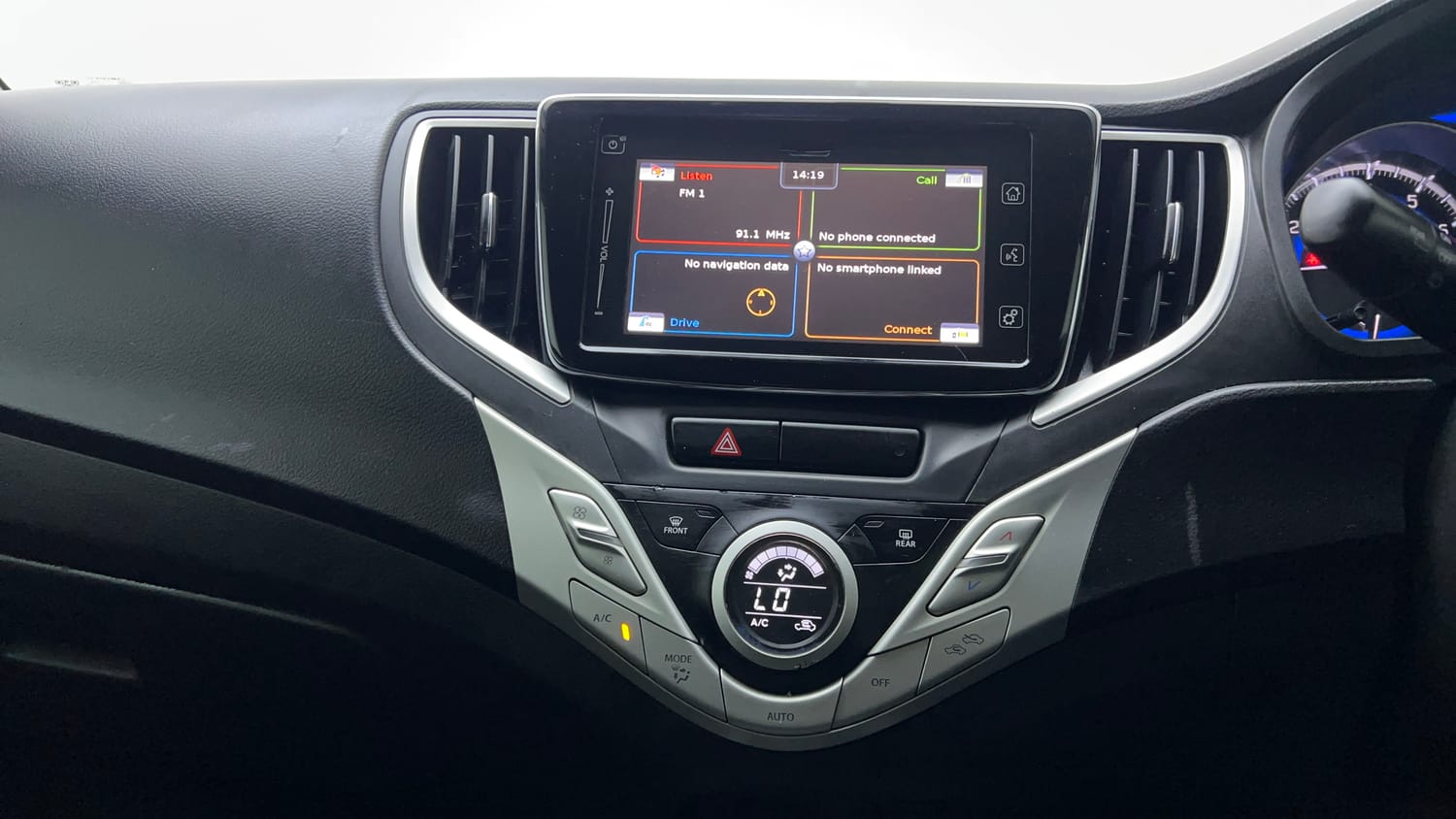Used 2017 Maruti Suzuki Baleno Alpha 1.2 Petrol Manual top_features Integrated (in-dash) music system