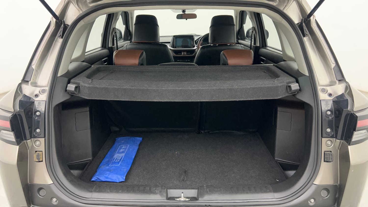 Used 2023 Maruti Suzuki Brezza ZXi Petrol Manual interior DICKY INSIDE VIEW