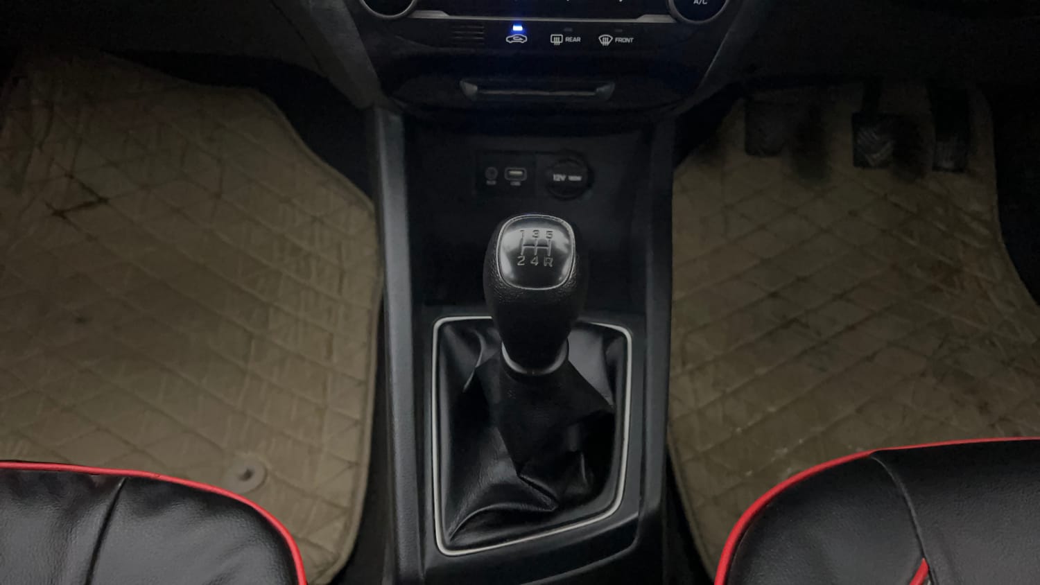 Used 2016 Hyundai Elite i20 Sportz 1.2 Petrol Manual interior GEAR  KNOB VIEW