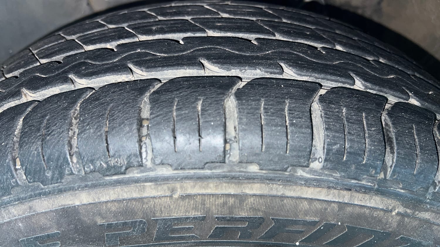 Used 2018 Hyundai Elite i20 Asta 1.2 AT Petrol Automatic tyres LEFT FRONT TYRE TREAD VIEW