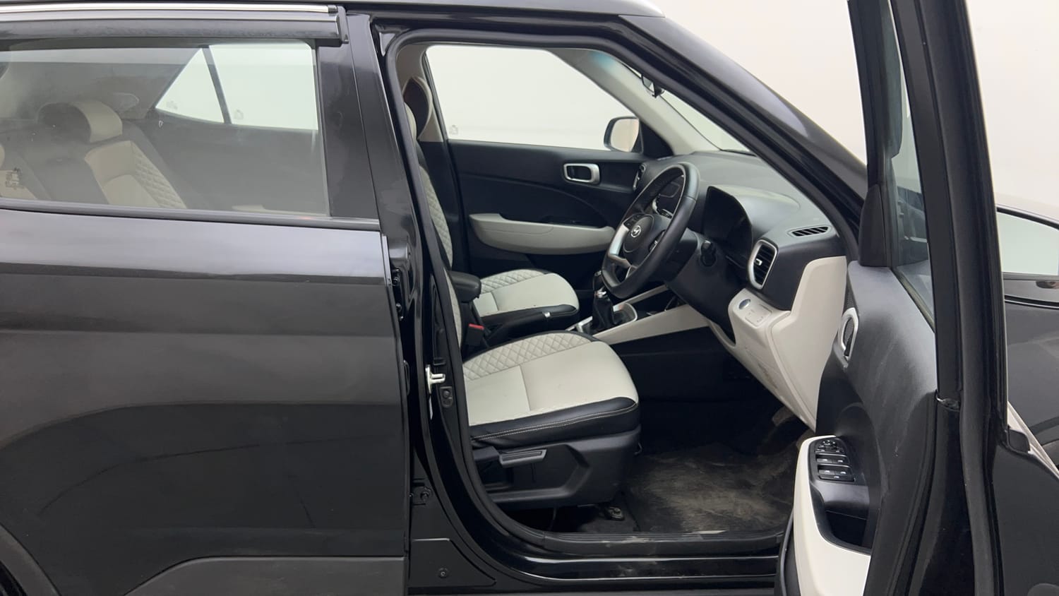 Used 2022 Hyundai Venue SX 1.2 Petrol Petrol Manual interior RIGHT SIDE FRONT DOOR CABIN VIEW