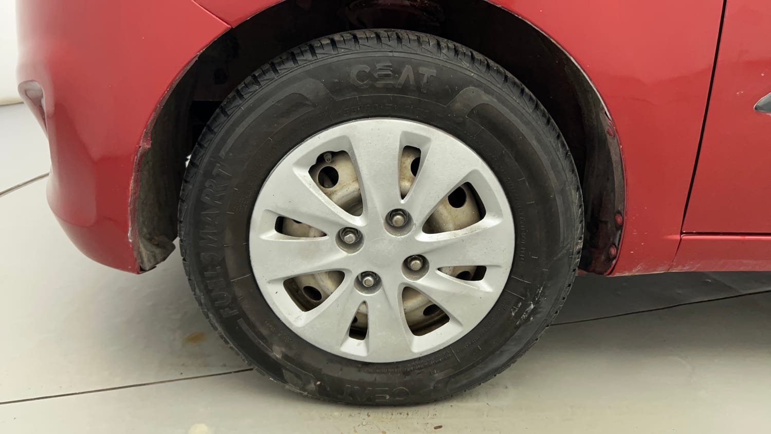 Used 2012 Hyundai i10 Era 1.1 iRDE2 Petrol Manual tyres LEFT FRONT TYRE RIM VIEW