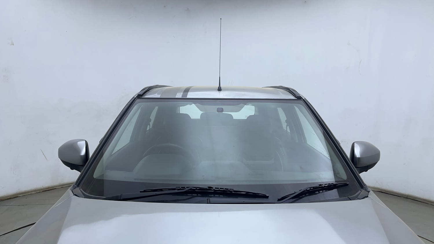 Used 2017 Maruti Suzuki Vitara Brezza VDi (O) Diesel Manual exterior FRONT WINDSHIELD VIEW