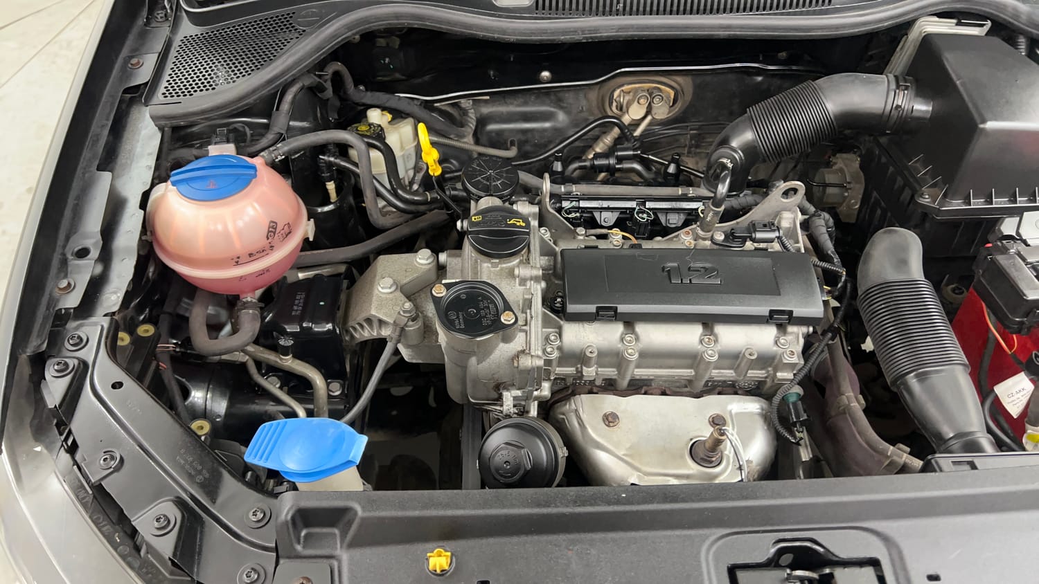 Used 2015 Volkswagen Polo Comfortline 1.2L (P) Petrol Manual engine ENGINE RIGHT SIDE VIEW