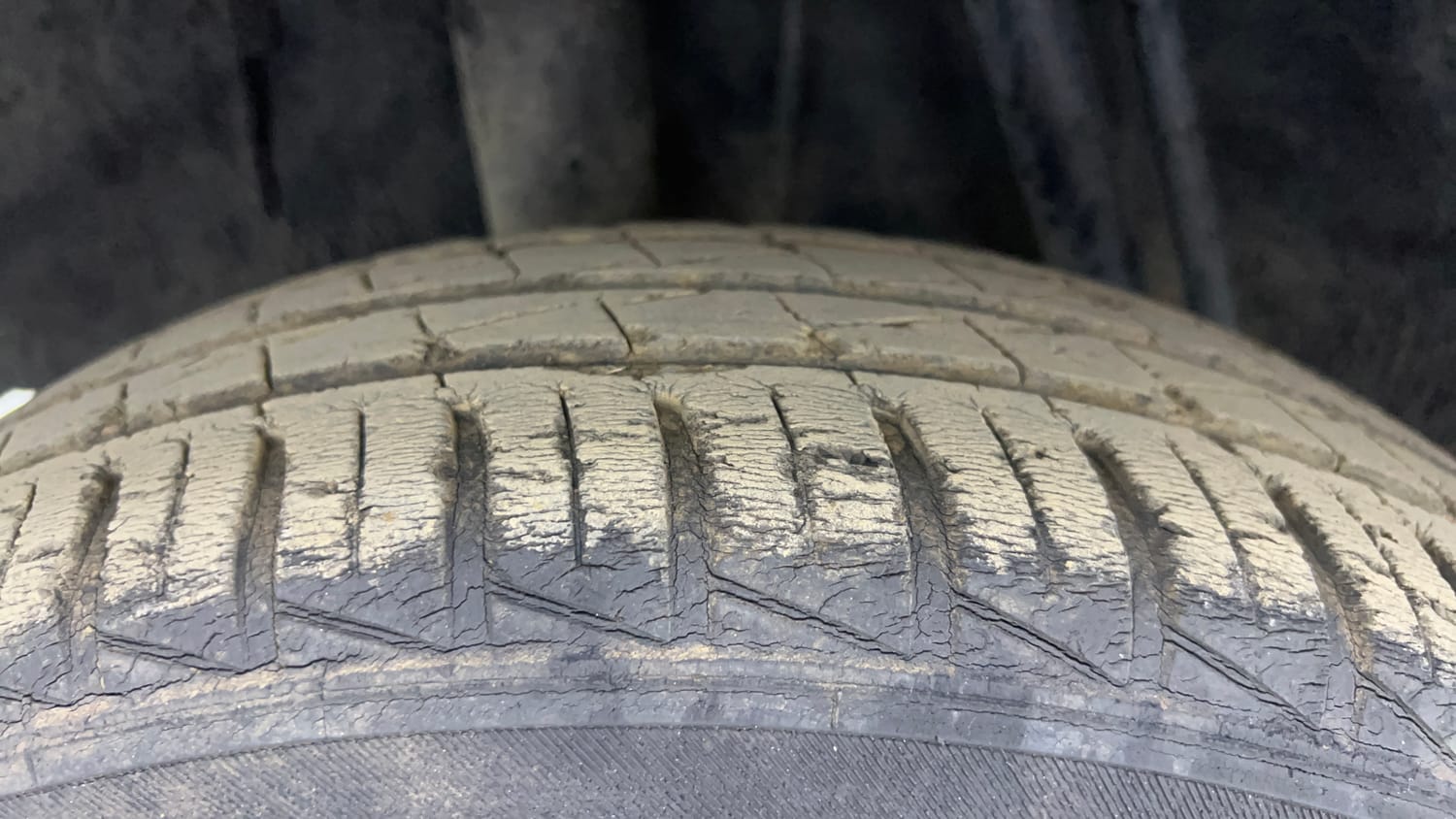 Used 2020 Renault Kwid 1.0 RXT AMT Opt Petrol Automatic tyres RIGHT REAR TYRE TREAD VIEW
