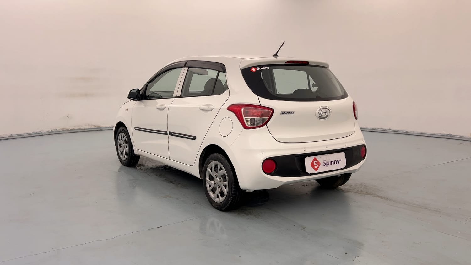 Used 2019 Hyundai Grand i10 Magna 1.2 Kappa VTVT Petrol Manual exterior LEFT REAR CORNER VIEW