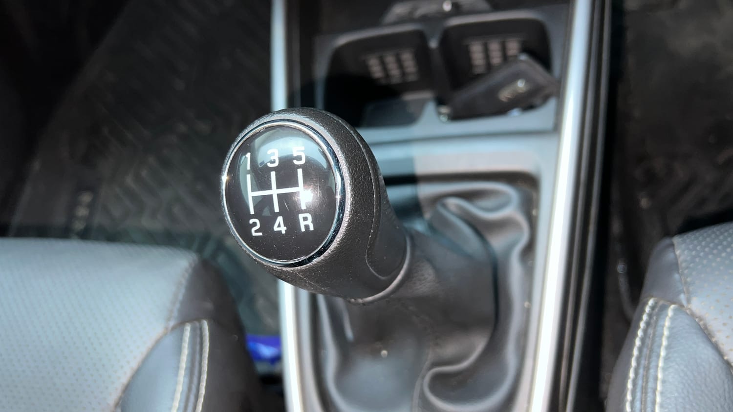 Used 2022 Maruti Suzuki XL6 Alpha Plus MT Petrol Petrol Manual interior GEAR  KNOB VIEW