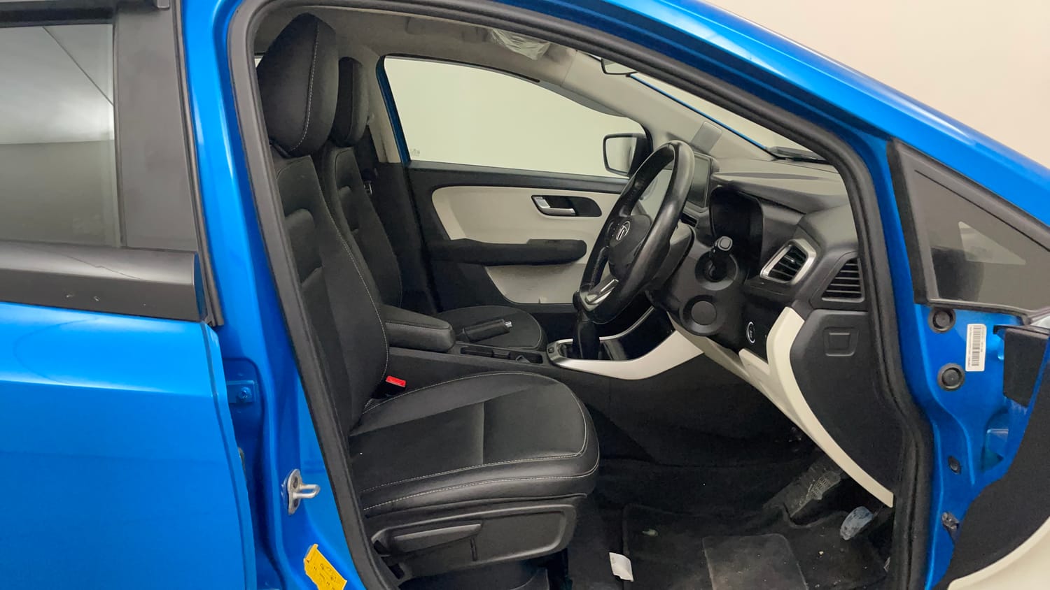 Used 2022 Tata Altroz XZ Plus Petrol Petrol Manual interior RIGHT SIDE FRONT DOOR CABIN VIEW