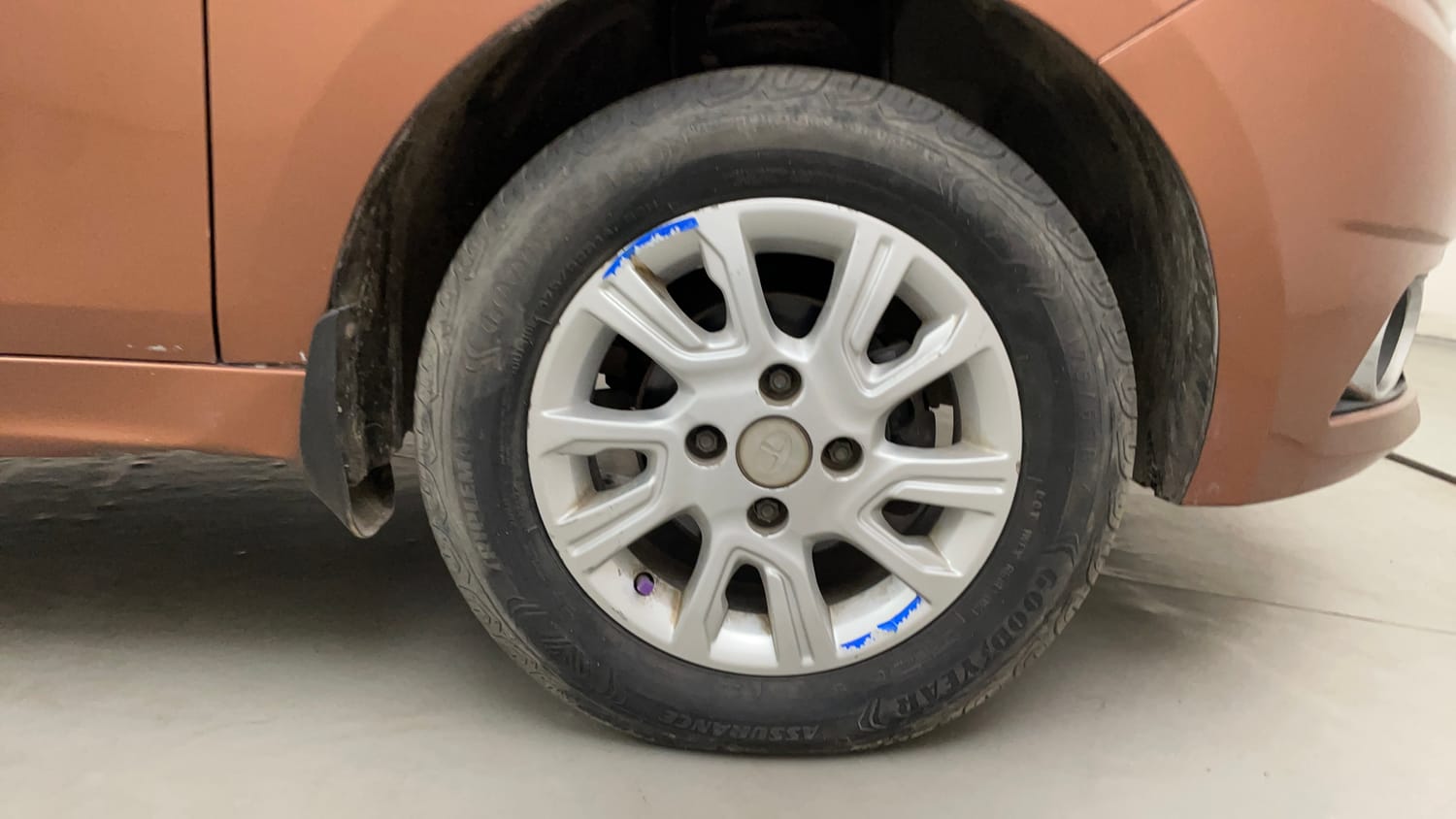 Used 2017 Tata Tigor Revotorq XZ (O) Diesel Manual tyres RIGHT FRONT TYRE RIM VIEW