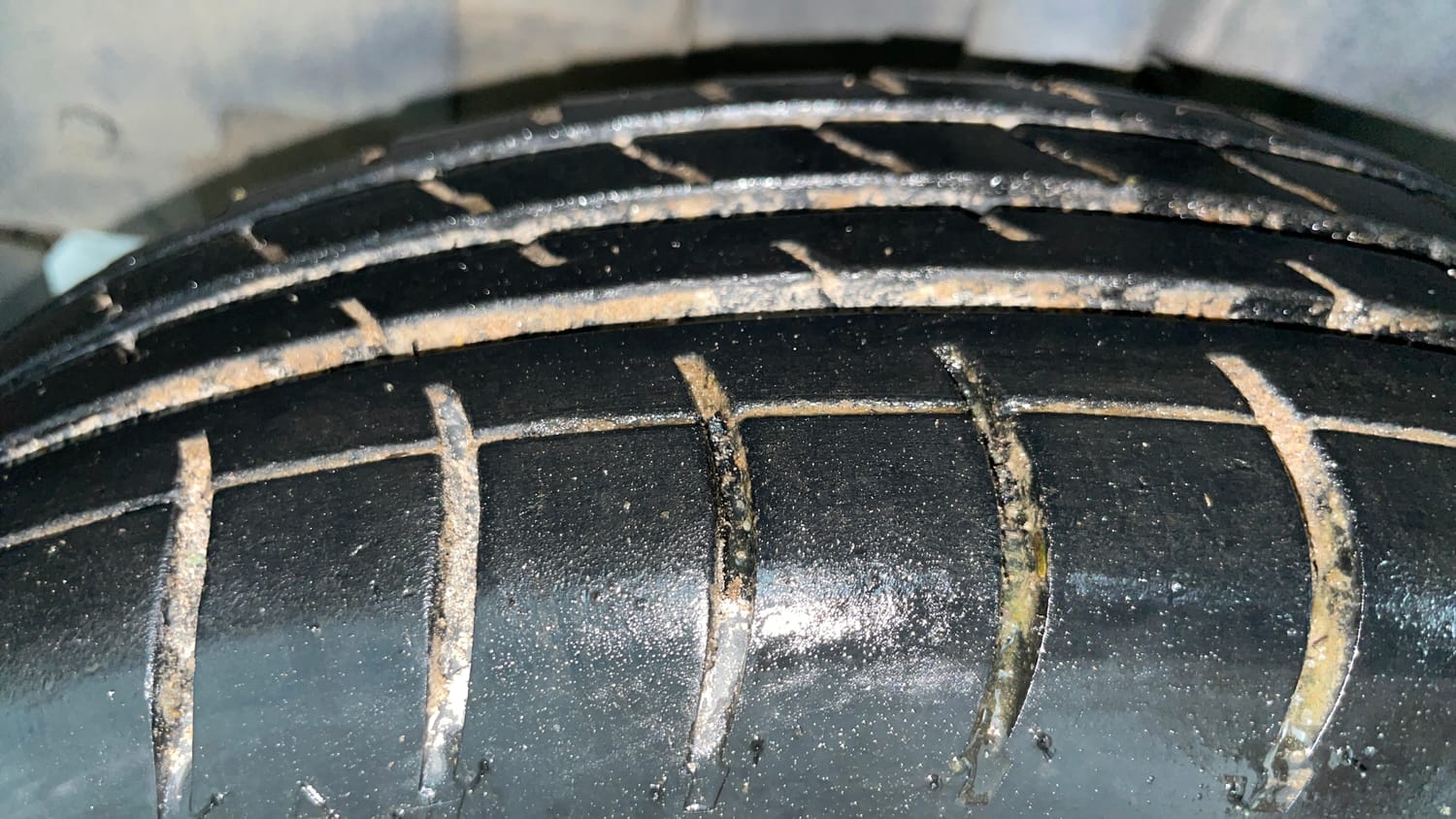 Used 2019 Renault Kwid RXT (O) 1.0 SCE Edition Petrol Manual tyres LEFT FRONT TYRE TREAD VIEW