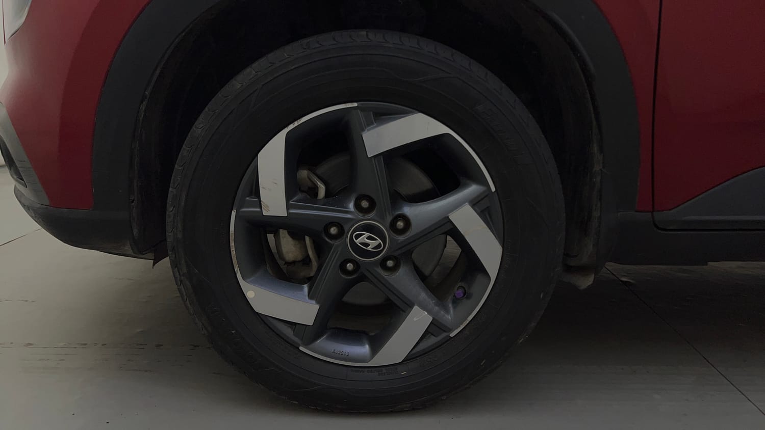 Used 2019 hyundai Venue SX 1.0 Turbo Petrol Petrol Manual tyres LEFT FRONT TYRE RIM VIEW