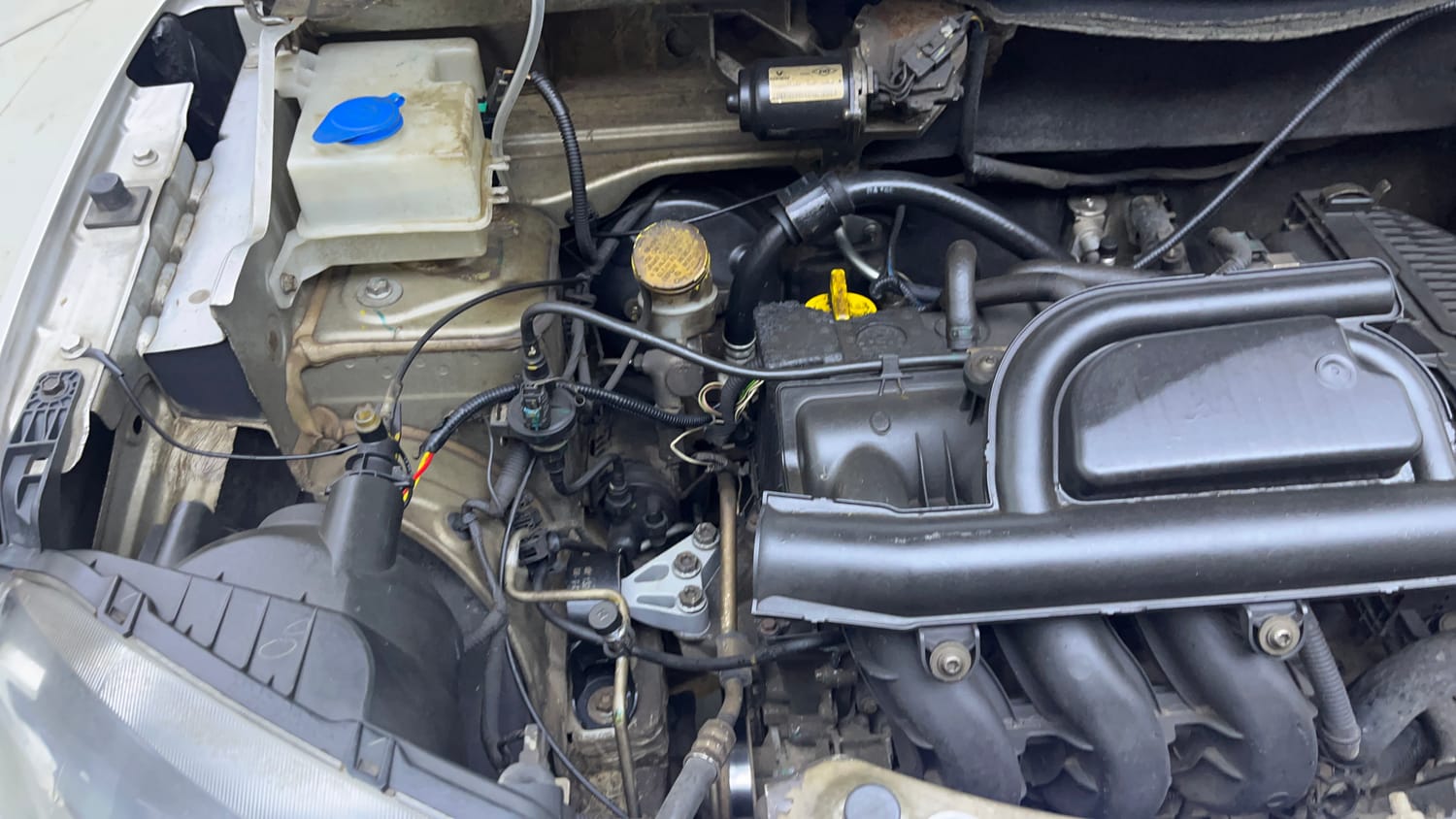 Used 2016 Renault Kwid 1.0 RXT Petrol Manual engine ENGINE RIGHT SIDE VIEW