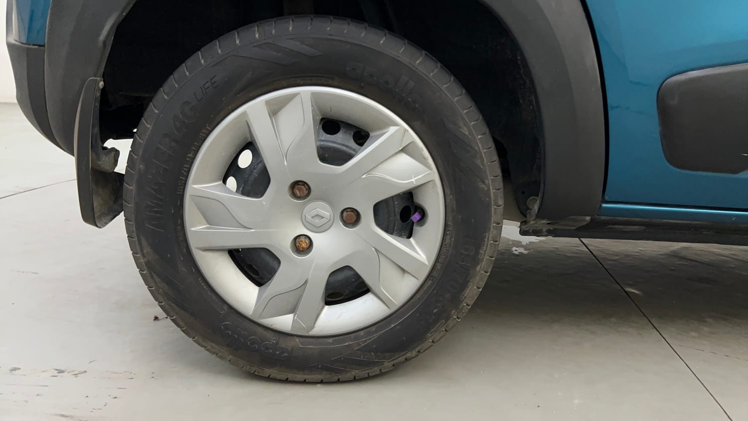 Used 2020 Renault Kwid 1.0 RXT AMT Opt Petrol Automatic tyres RIGHT REAR TYRE RIM VIEW