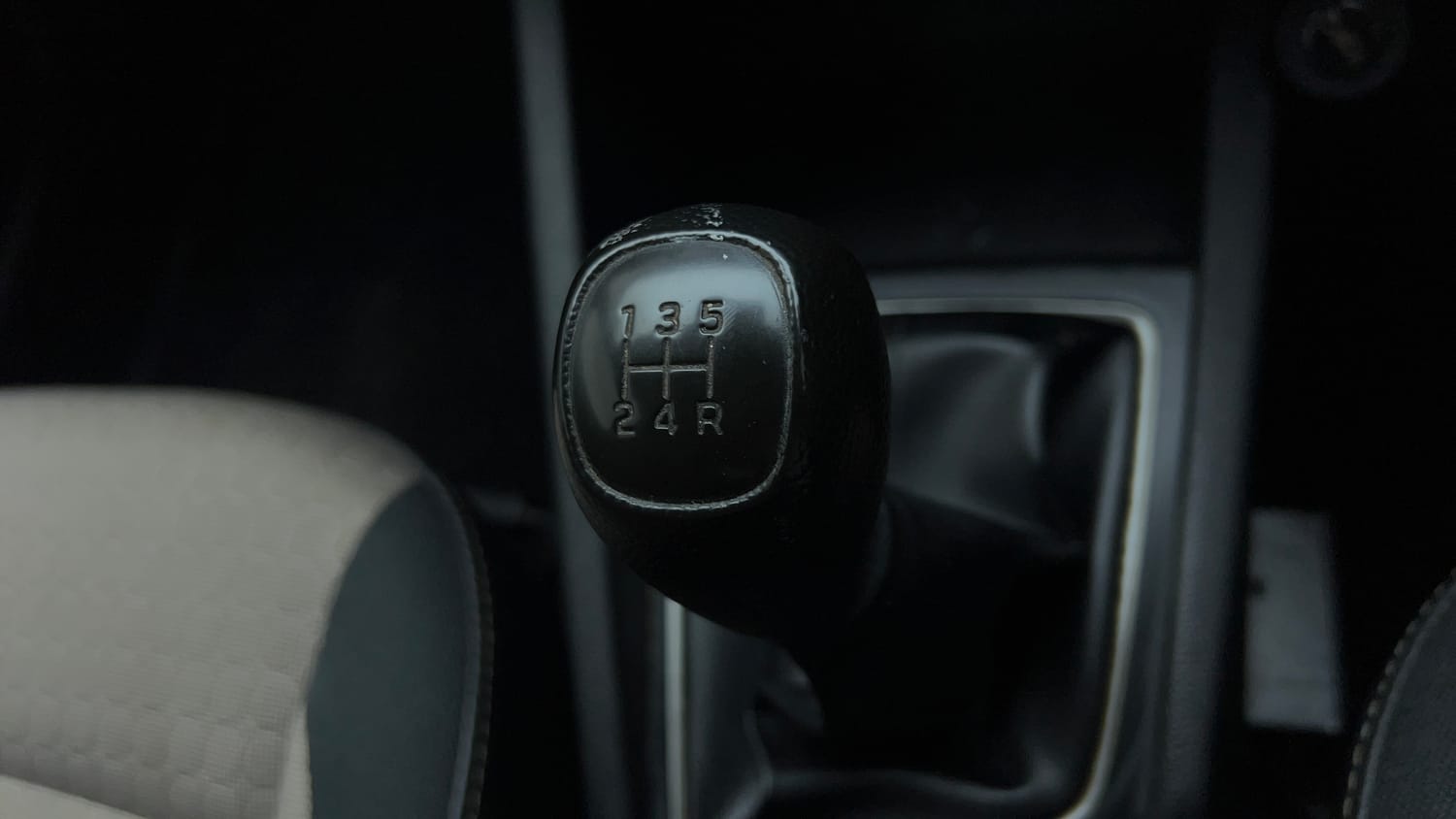 Used 2017 Hyundai Elite i20 Magna Executive 1.2 Petrol Manual interior GEAR  KNOB VIEW
