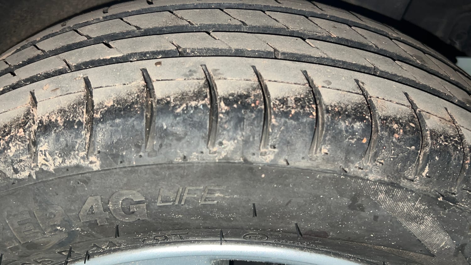 Used 2014 Hyundai Xcent SX 1.2 Petrol Manual tyres LEFT REAR TYRE TREAD VIEW