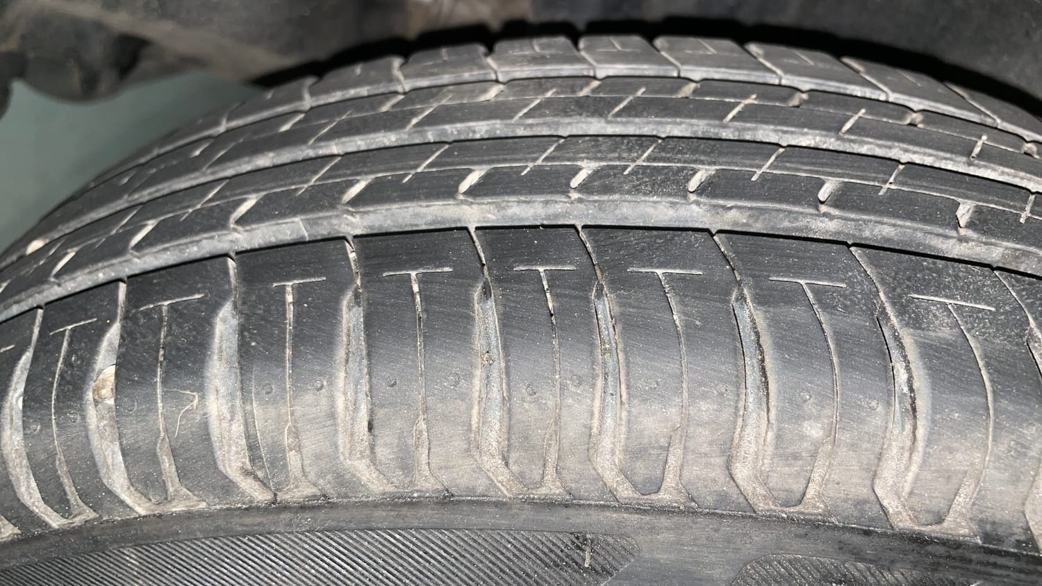 Used 2023 Maruti Suzuki Swift VXi Petrol Manual tyres RIGHT REAR TYRE TREAD VIEW