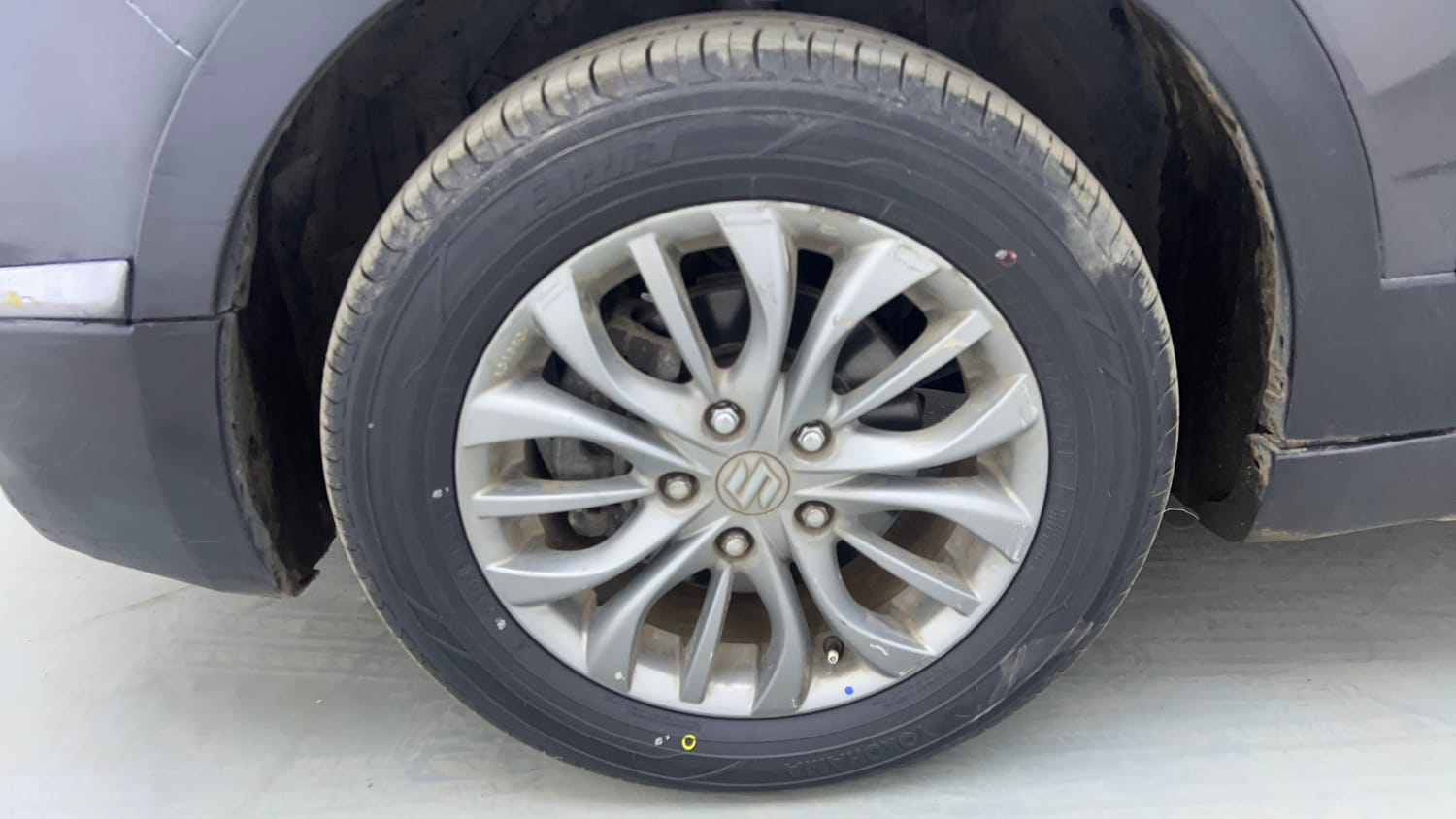 Used 2017 Maruti Suzuki S-Cross Zeta 1.3 Diesel Manual tyres LEFT FRONT TYRE RIM VIEW