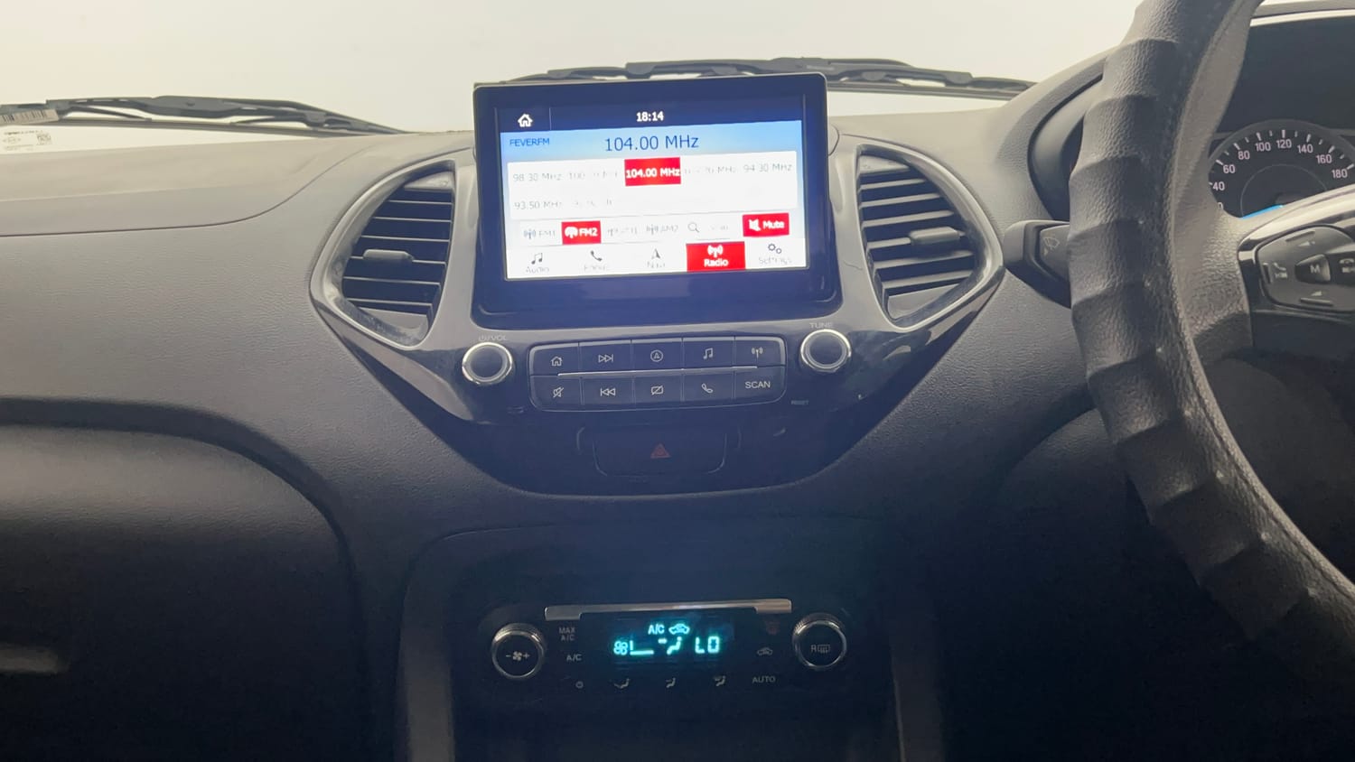Used 2020 Ford Figo Titanium 1.2 Ti-VCT MT Petrol Manual top_features Integrated (in-dash) music system