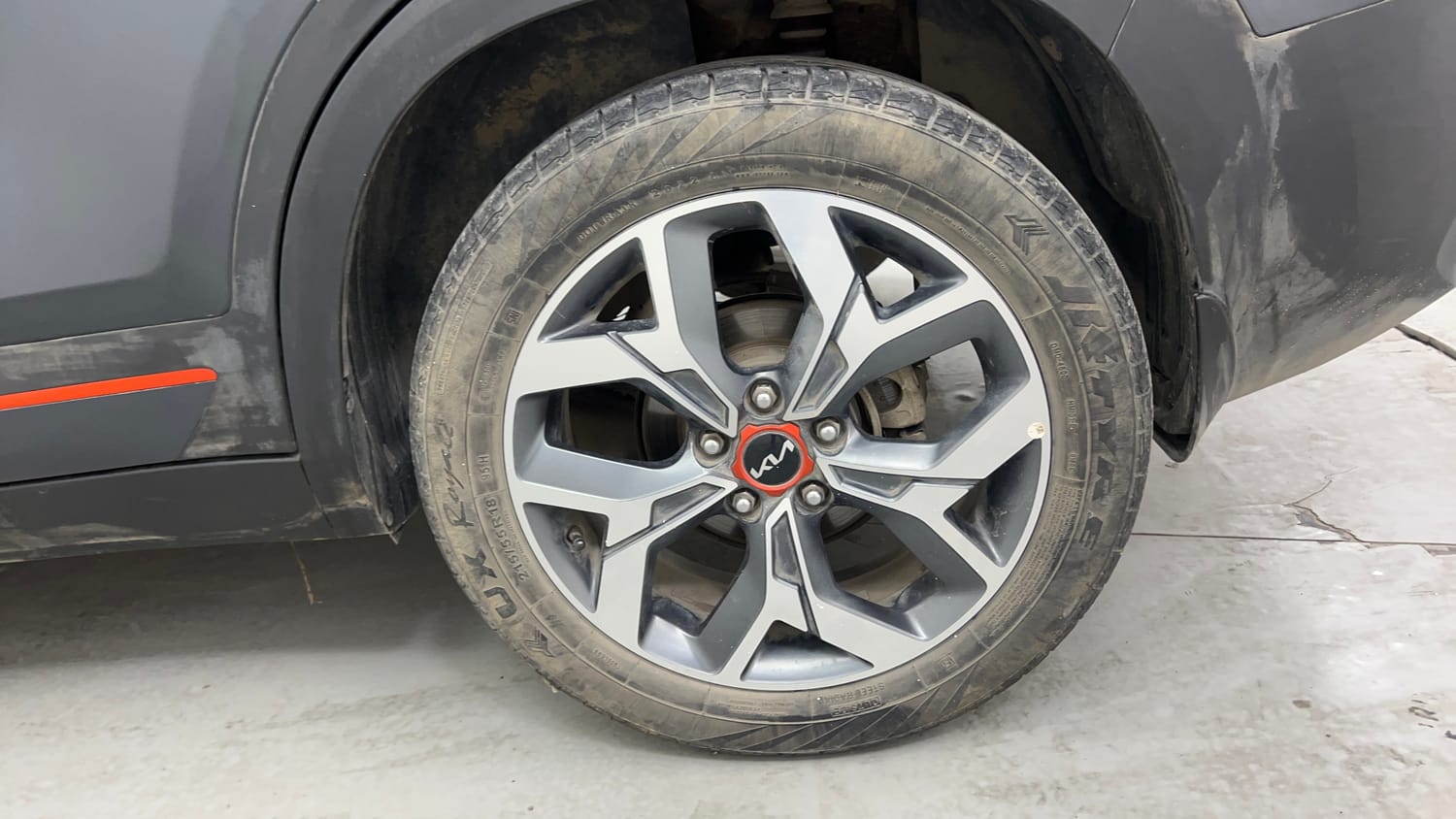 Used 2022 Kia Seltos X Line 1.5 Diesel AT Diesel Automatic tyres LEFT REAR TYRE RIM VIEW