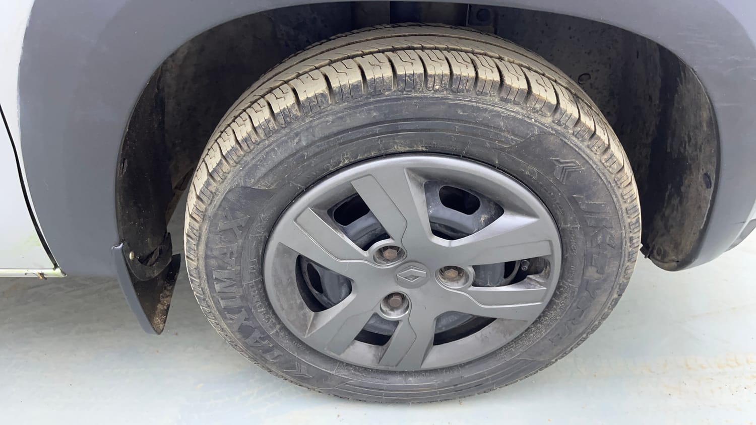 Used 2016 Renault Kwid 1.0 RXT Petrol Manual tyres RIGHT FRONT TYRE RIM VIEW