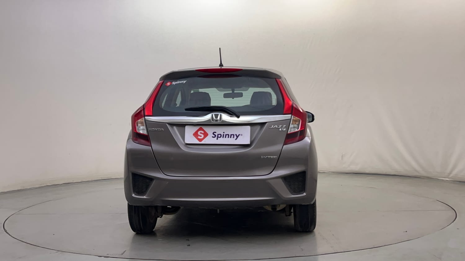 Used 2016 Honda Jazz V AT Petrol Petrol Automatic exterior BACK VIEW