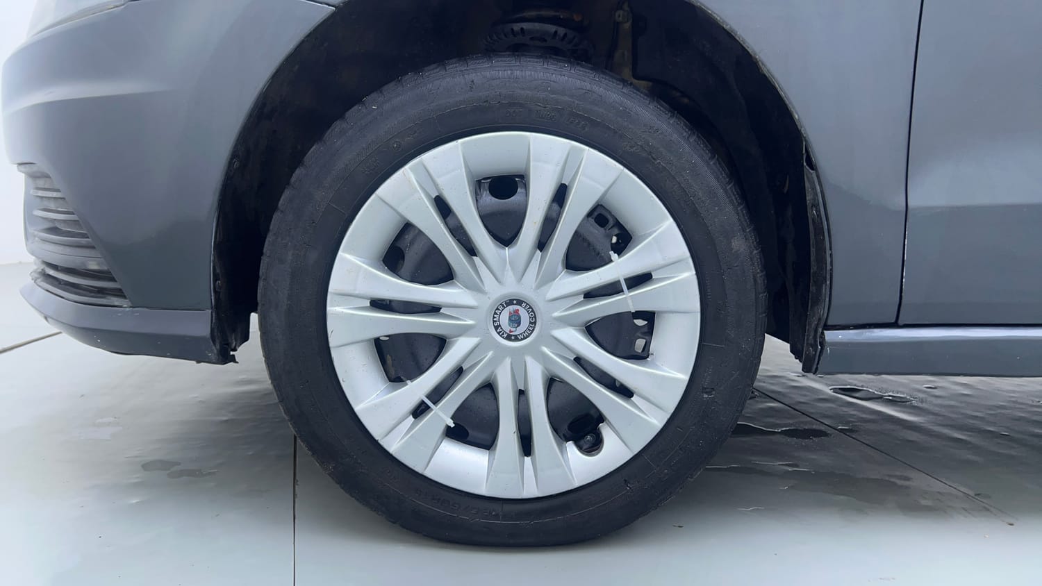 Used 2019 Volkswagen Ameo Comfortline 1.0L (P) Petrol Manual tyres LEFT FRONT TYRE RIM VIEW