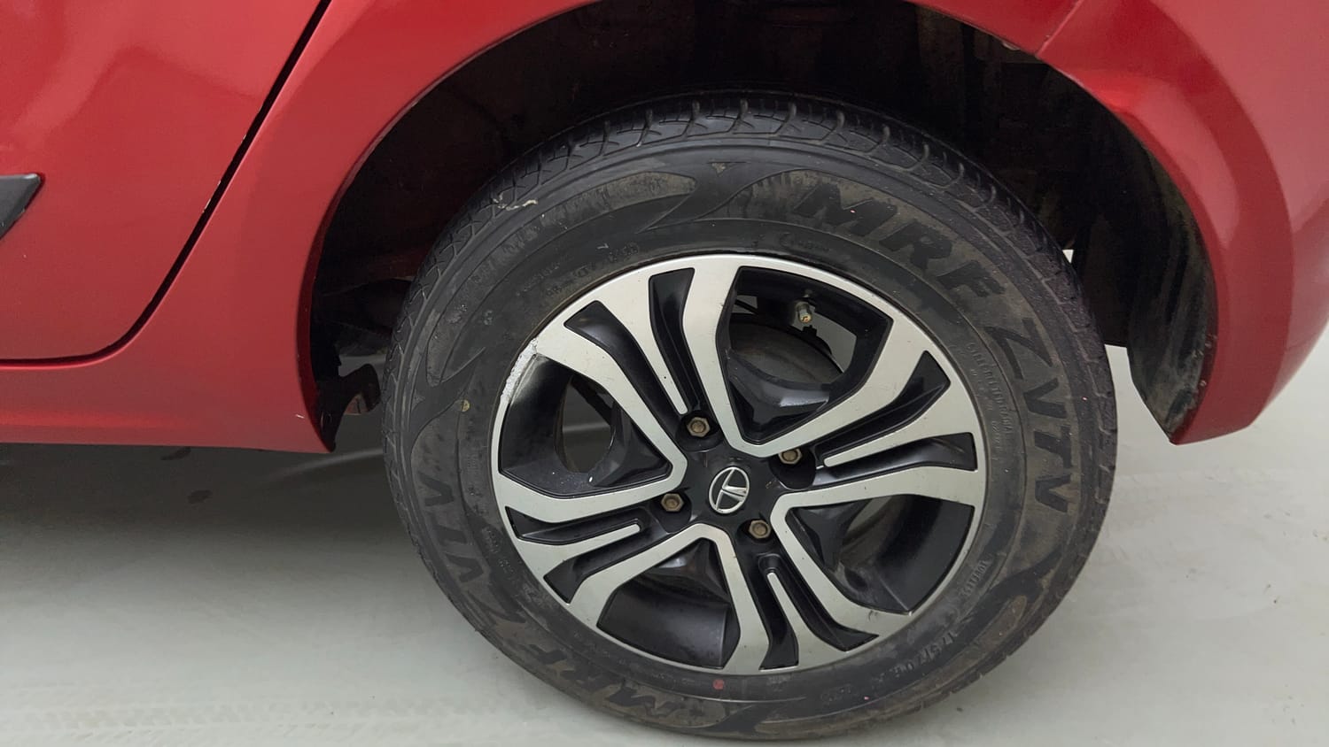 Used 2019 Tata Tiago Revotron XZ w/o Alloy Petrol Manual tyres LEFT REAR TYRE RIM VIEW