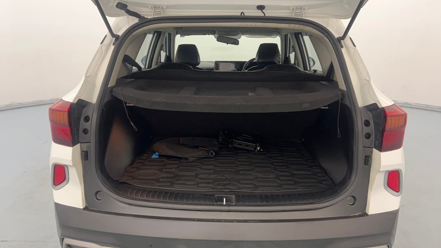 Used 2020 Kia Seltos HTK Plus 1.5 Petrol Manual interior DICKY INSIDE VIEW