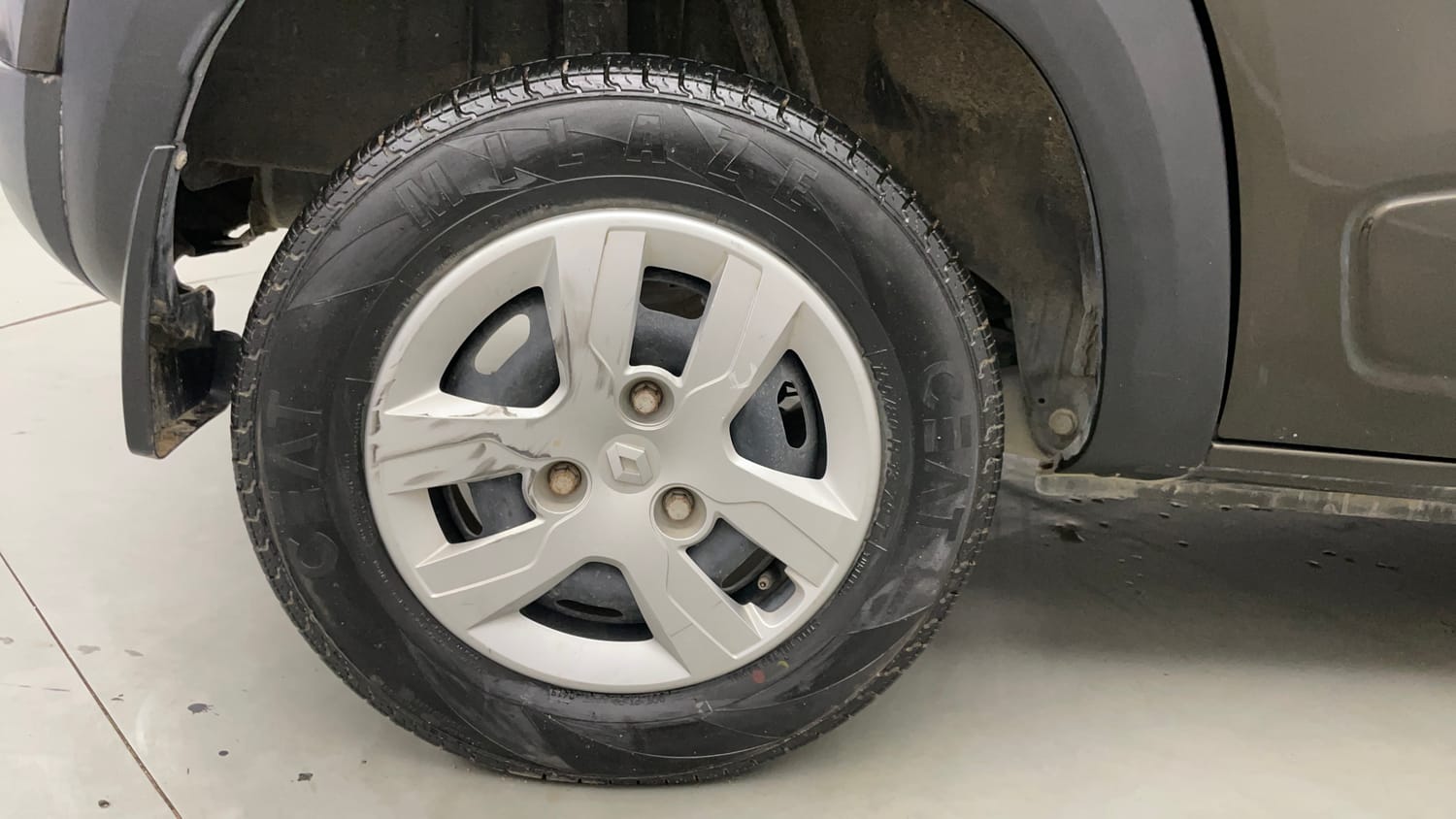 Used 2019 Renault Kwid RXT (O) 1.0 SCE Edition Petrol Manual tyres RIGHT REAR TYRE RIM VIEW