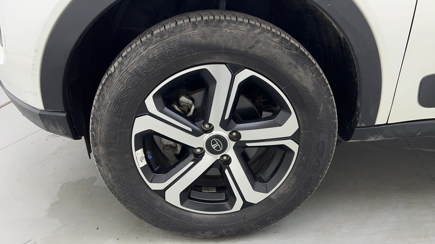 Used 2022 Tata Nexon XZ Plus Petrol Manual tyres LEFT FRONT TYRE RIM VIEW