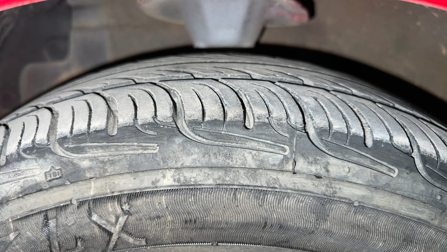 Used 2014 Hyundai Eon Magna + Petrol Manual tyres LEFT FRONT TYRE TREAD VIEW
