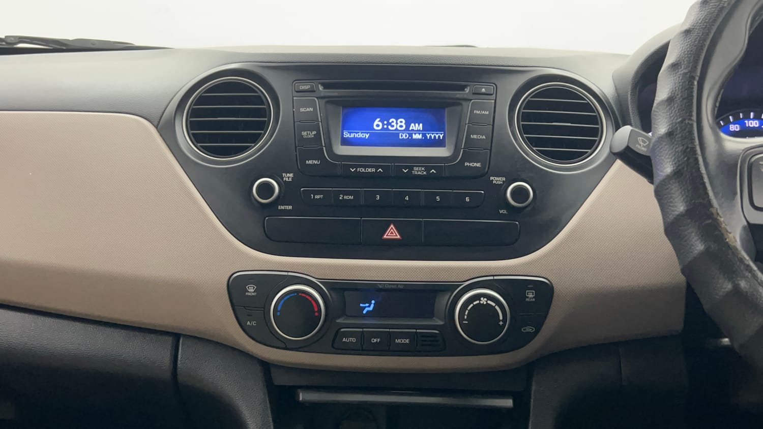Used 2014 Hyundai Xcent SX 1.2 Petrol Manual top_features Integrated (in-dash) music system