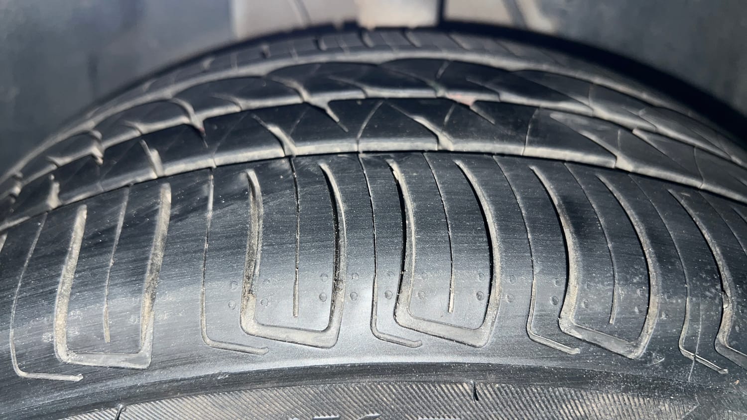Used 2022 Tata Altroz XZ Plus i-Turbo Petrol Petrol Manual tyres RIGHT FRONT TYRE TREAD VIEW