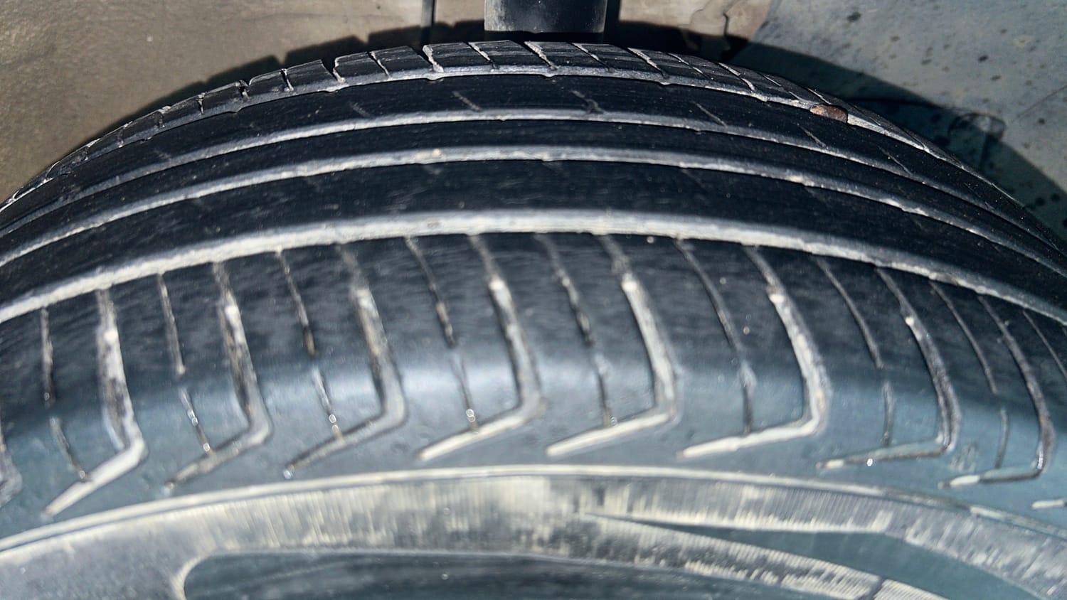 Used 2023 Maruti Suzuki Wagon R LXI 1.0 Petrol Manual tyres RIGHT FRONT TYRE TREAD VIEW