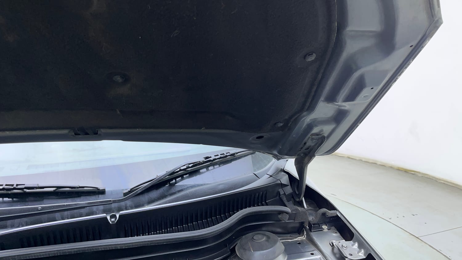 Used 2017 Maruti Suzuki Vitara Brezza VDi (O) Diesel Manual engine ENGINE LEFT SIDE HINGE & APRON VIEW
